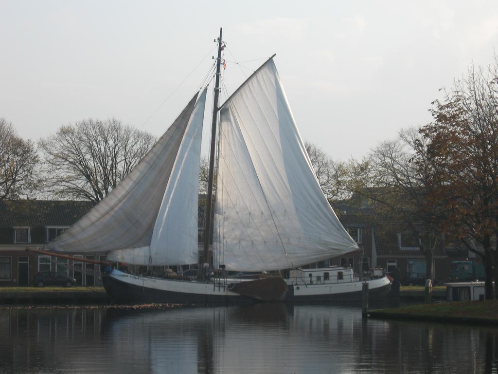 Zeilschip De Vrouw Dina Villa Leiden Bagian luar foto